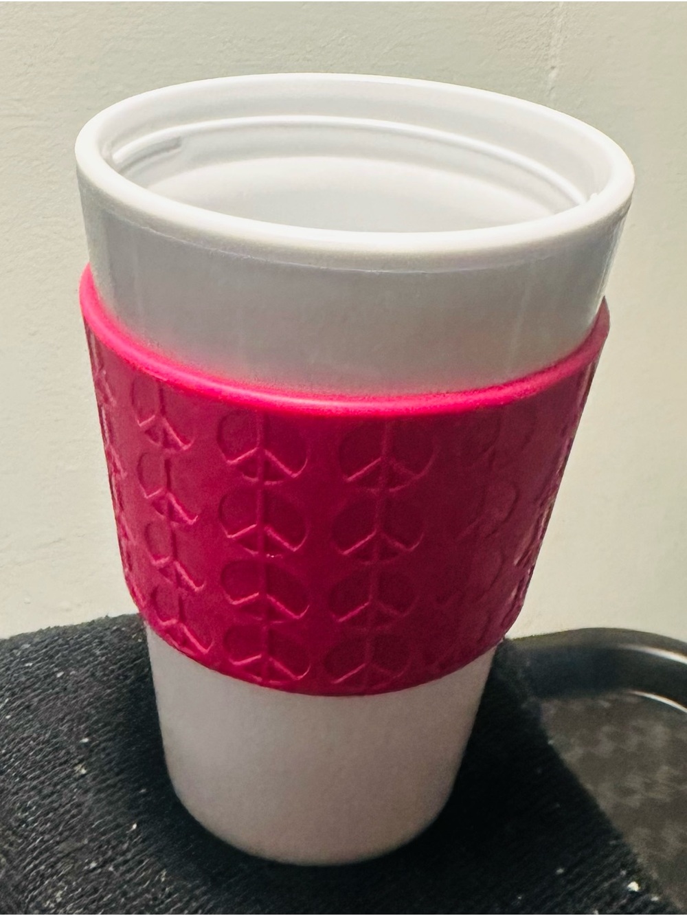 Collectible Old Navy White Travel Cup with Bright Pink Grip 12 oz